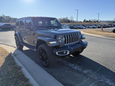 Used 2023 Jeep Wrangler Sahara w/ Cold Weather Group image 7