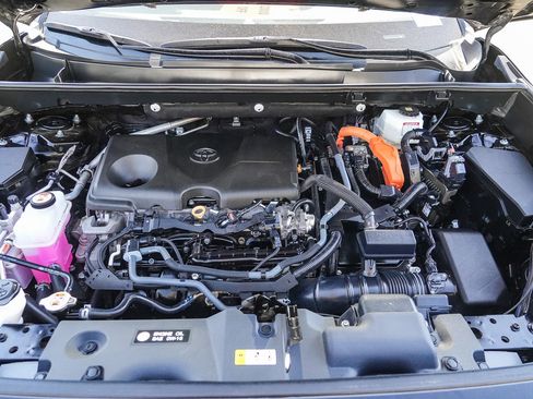 Used 2025 Toyota RAV4 XLE AWD/4WD image 27
