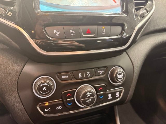 Used 2021 Jeep Cherokee Limited w/ Elite Package AWD/4WD image 14