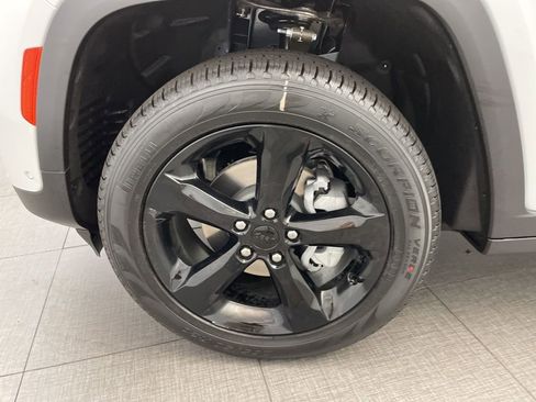 New 2025 Jeep Grand Cherokee Limited w/ Luxury Tech Group II image 10