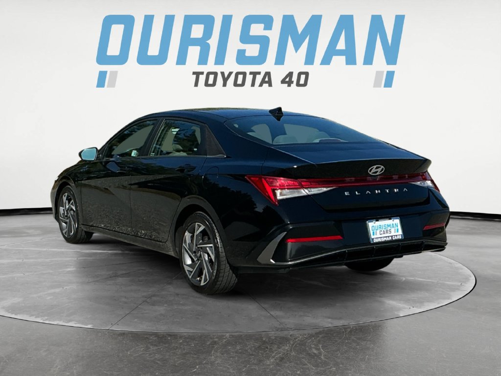 Used 2025 Hyundai Elantra SEL FWD image 5