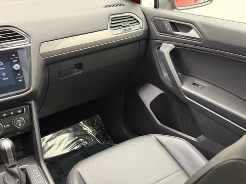 Used 2019 Volkswagen Tiguan SE w/ Panoramic Sunroof Package image 29
