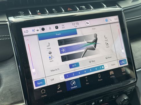 Used 2023 Jeep Grand Cherokee L Limited w/ Luxury Tech Group II image 18