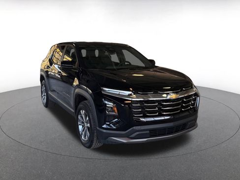 Used 2025 Chevrolet Equinox LT image 2