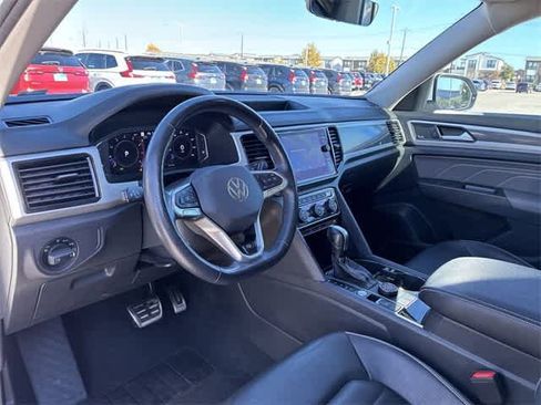 Used 2022 Volkswagen Atlas SEL Premium image 2