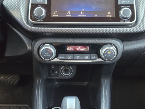 Used 2019 Nissan Kicks SV image 19