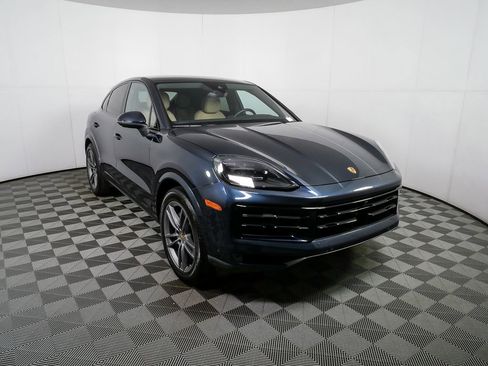 Certified 2024 Porsche Cayenne Coupe AWD/4WD image 29