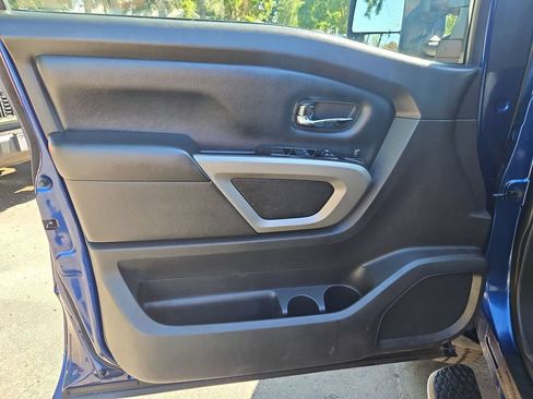 Used 2019 Nissan Titan SV AWD/4WD image 11