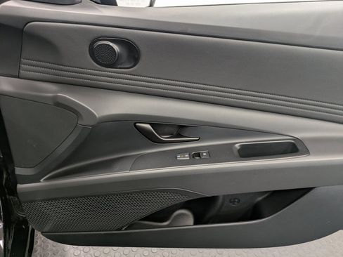 Certified 2025 Hyundai Elantra Sport image 27