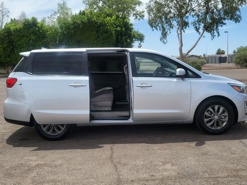 Used 2019 Kia Sedona LX FWD image 18