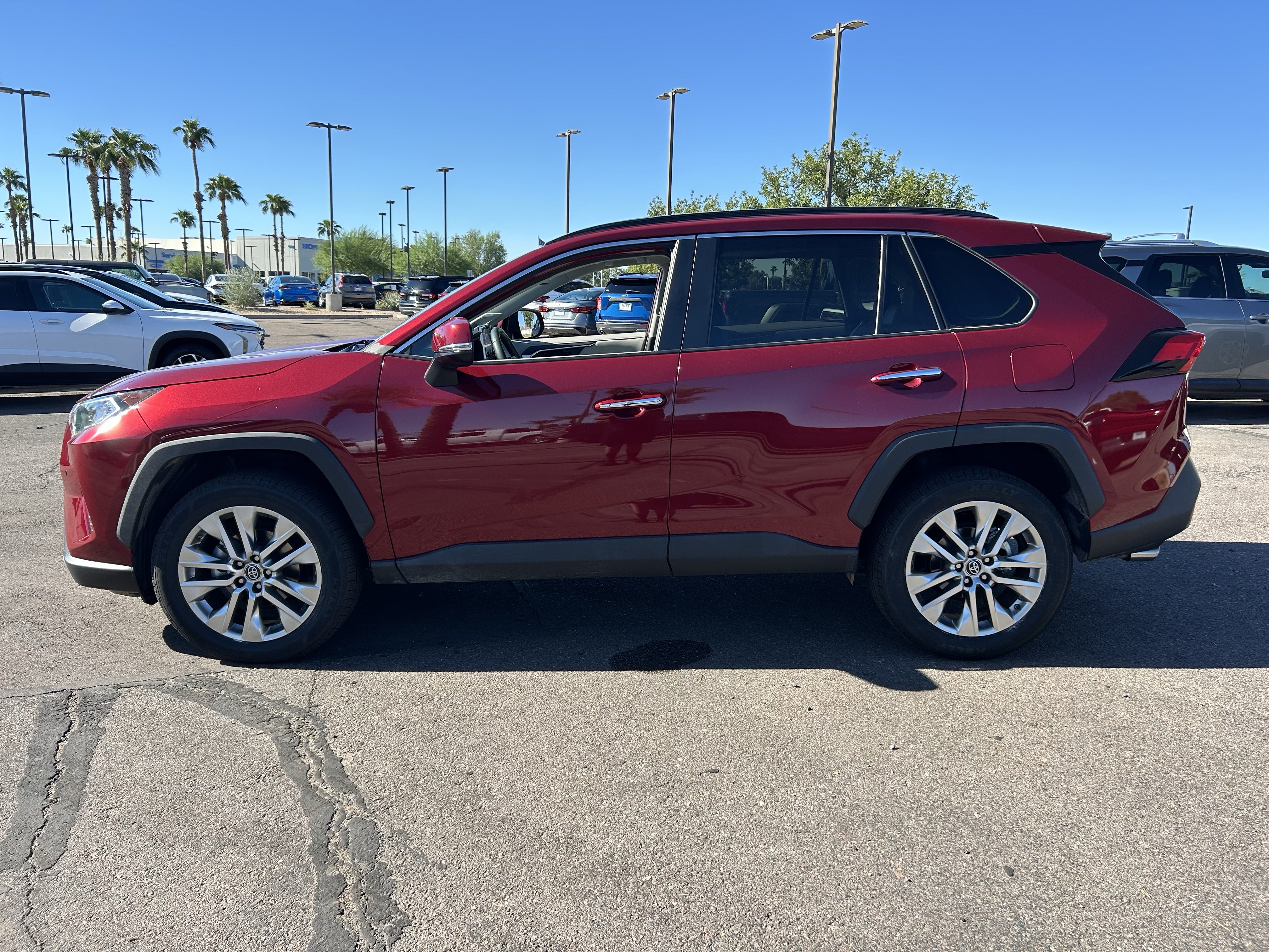 Used 2019 Toyota RAV4 Limited w/ Cold Weather Package FWD image 3