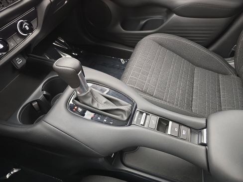 Certified 2025 Honda HR-V LX image 24