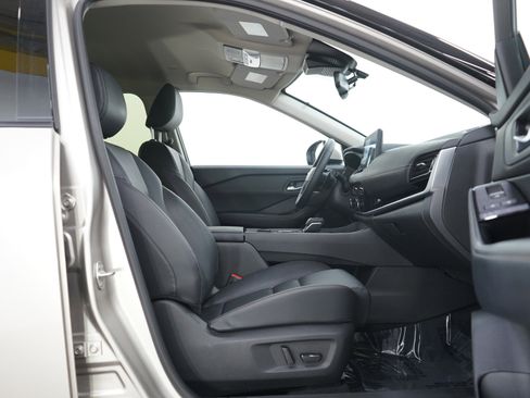 Used 2025 Nissan Rogue SL image 12