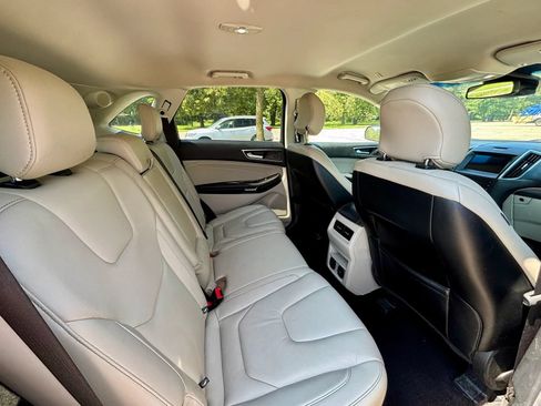 Used 2019 Ford Edge Titanium FWD image 18