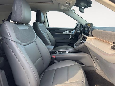 New 2025 Ford Explorer Active w/ Active Comfort Package image 18