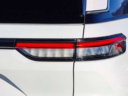 Used 2023 Jeep Grand Cherokee Limited w/ Luxury Tech Group II image 10