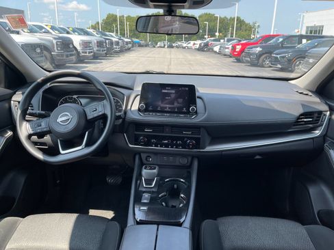 Used 2024 Nissan Rogue SV FWD image 15