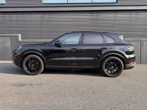 Certified 2025 Porsche Cayenne image 7