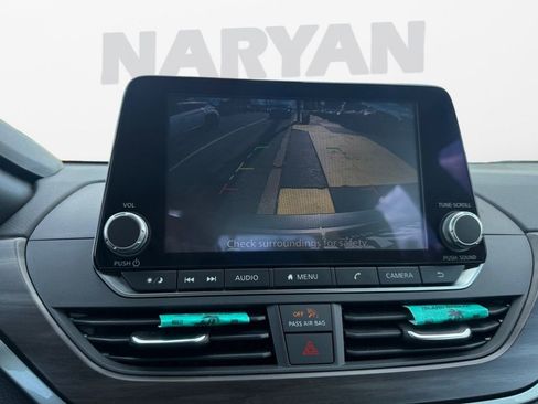 Used 2024 Nissan Altima 2.5 SV image 17