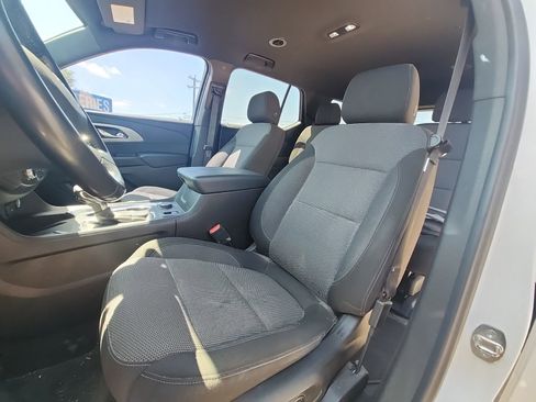 Used 2022 Chevrolet Traverse LT image 7