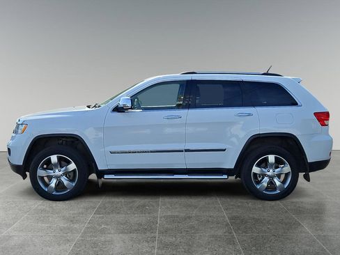 Used 2013 Jeep Grand Cherokee Overland w/ Advance Technology Group AWD/4WD image 4