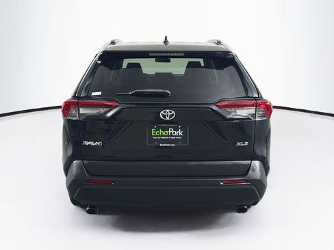 Used 2019 Toyota RAV4 XLE w/ Convenience Package FWD image 7