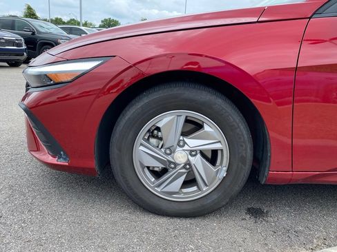 Used 2025 Hyundai Elantra SE FWD image 31