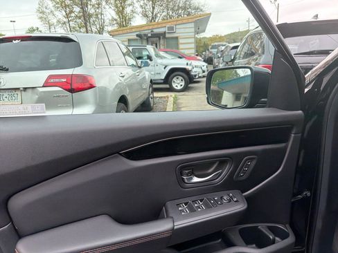 Used 2024 Honda Pilot TrailSport image 19