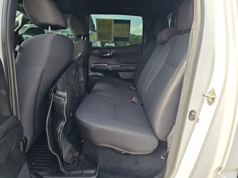 Used 2018 Toyota Tacoma TRD Off-Road AWD/4WD image 14