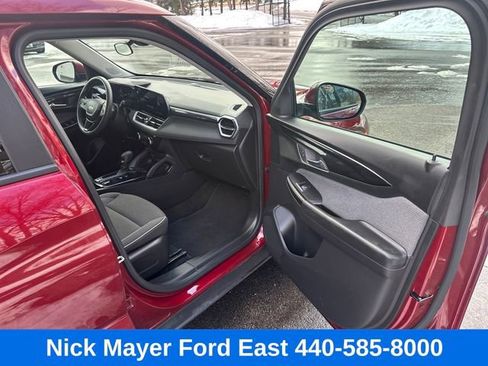 Used 2024 Chevrolet TrailBlazer LT FWD image 9