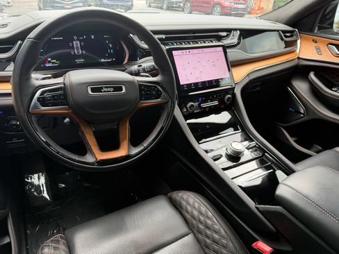 Used 2023 Jeep Grand Cherokee Summit AWD/4WD image 24