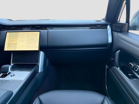 New 2025 Land Rover Range Rover Long Wheelbase SE image 19