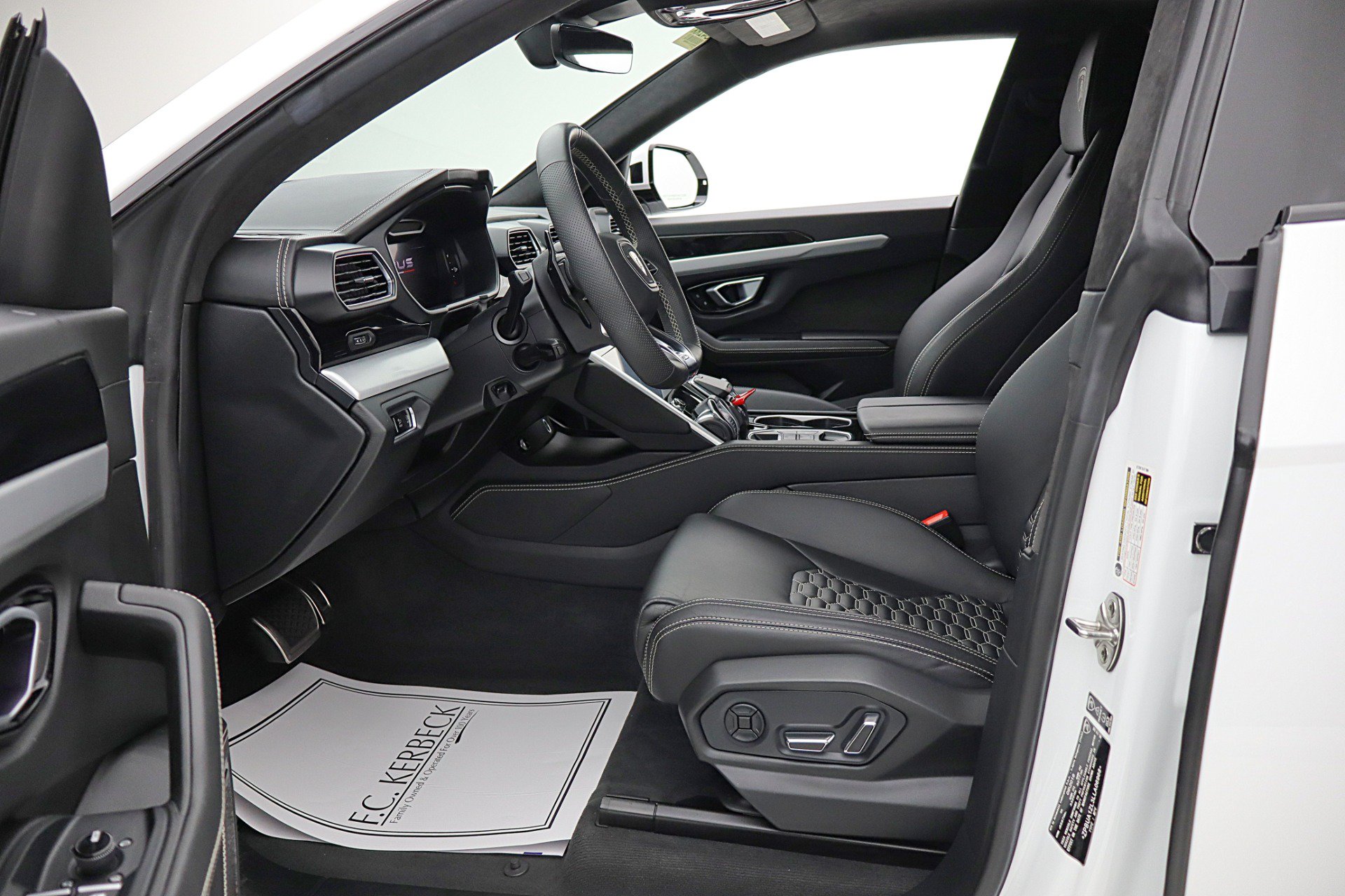 Used 2020 Lamborghini Urus AWD/4WD image 37