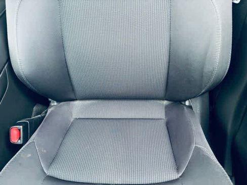Used 2021 Toyota Venza LE AWD/4WD image 7