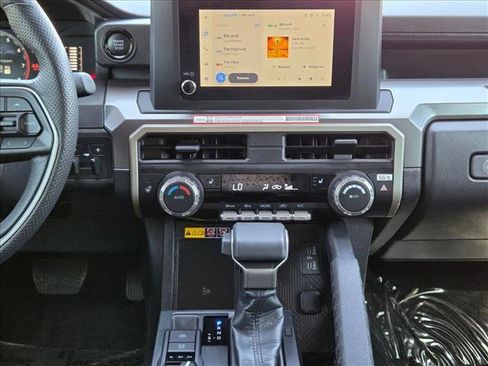 Certified 2025 Toyota Tacoma SR5 AWD/4WD image 15