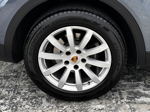 Used 2019 Porsche Cayenne image 18