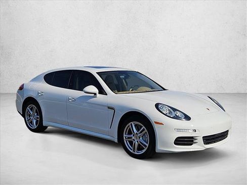 Used 2014 Porsche Panamera RWD image 3
