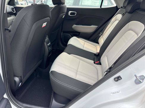 Used 2026 Hyundai Venue SEL FWD image 8