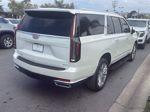 Used 2022 Cadillac Escalade ESV Premium Luxury AWD/4WD image 7