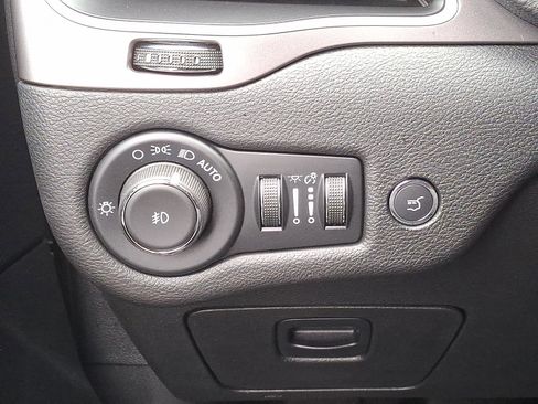 Used 2021 Jeep Cherokee Latitude Lux w/ Comfort/Convenience Group image 23