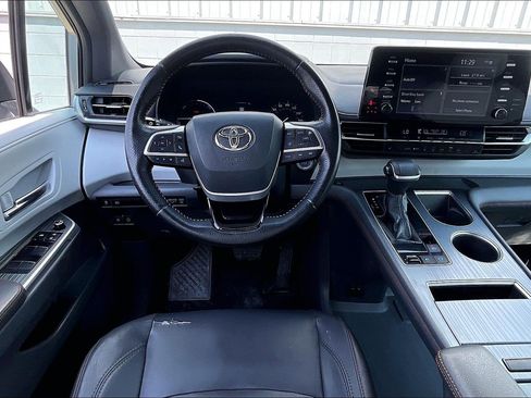 Used 2021 Toyota Sienna XSE AWD/4WD image 6