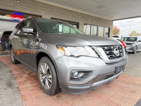 Used 2020 Nissan Pathfinder SV image 17