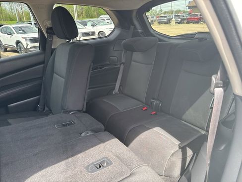 Used 2018 Nissan Pathfinder SV image 34