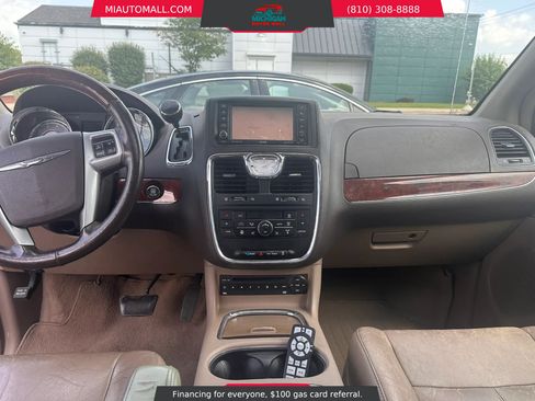 Used 2012 Chrysler Town & Country Limited w/ Luxury Group FWD image 11
