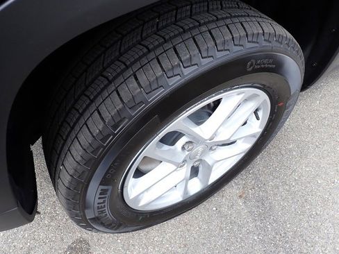 New 2025 Jeep Grand Cherokee L Laredo image 11