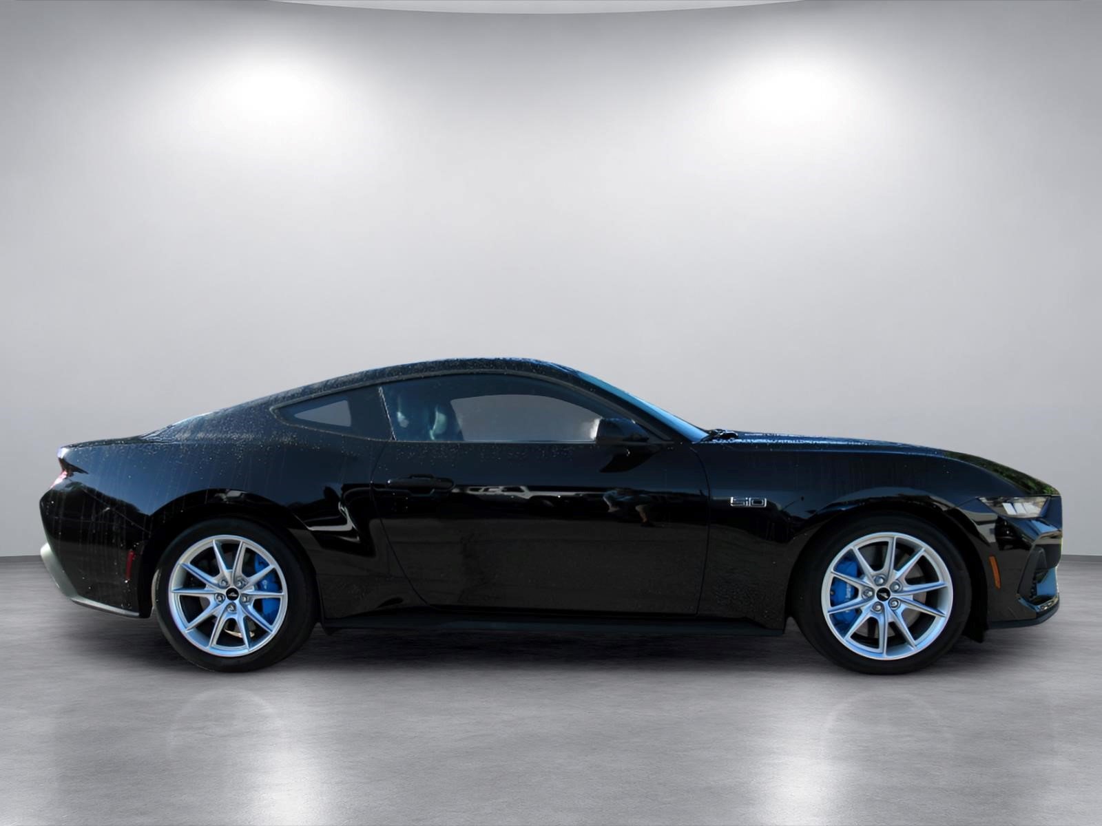Used 2024 Ford Mustang GT Premium RWD image 2