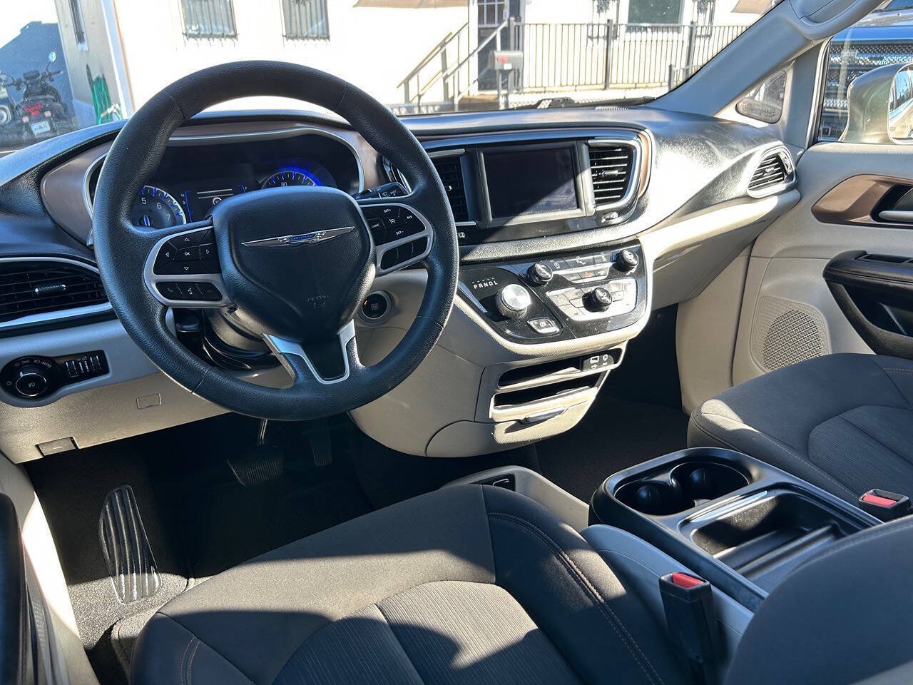 Used 2018 Chrysler Pacifica Touring Plus FWD image 9