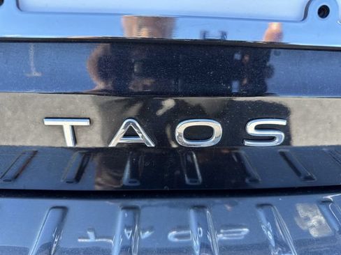 Certified 2023 Volkswagen Taos SE w/ Panoramic Sunroof Package AWD/4WD image 32