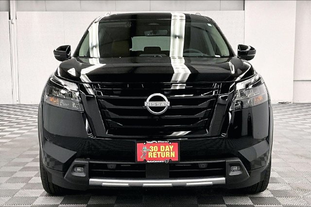 New 2025 Nissan Pathfinder Platinum w/ Lighting Package (N93) AWD/4WD image 16