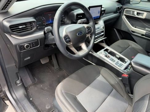 Used 2023 Ford Explorer XLT RWD image 14